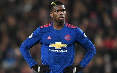 米兰电竞热评-B费庆祝时指向天空