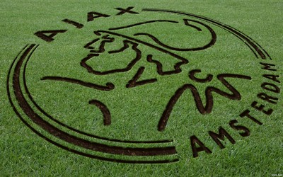 米兰电竞焦点-加比马丁与队友空接暴扣惊艳四座